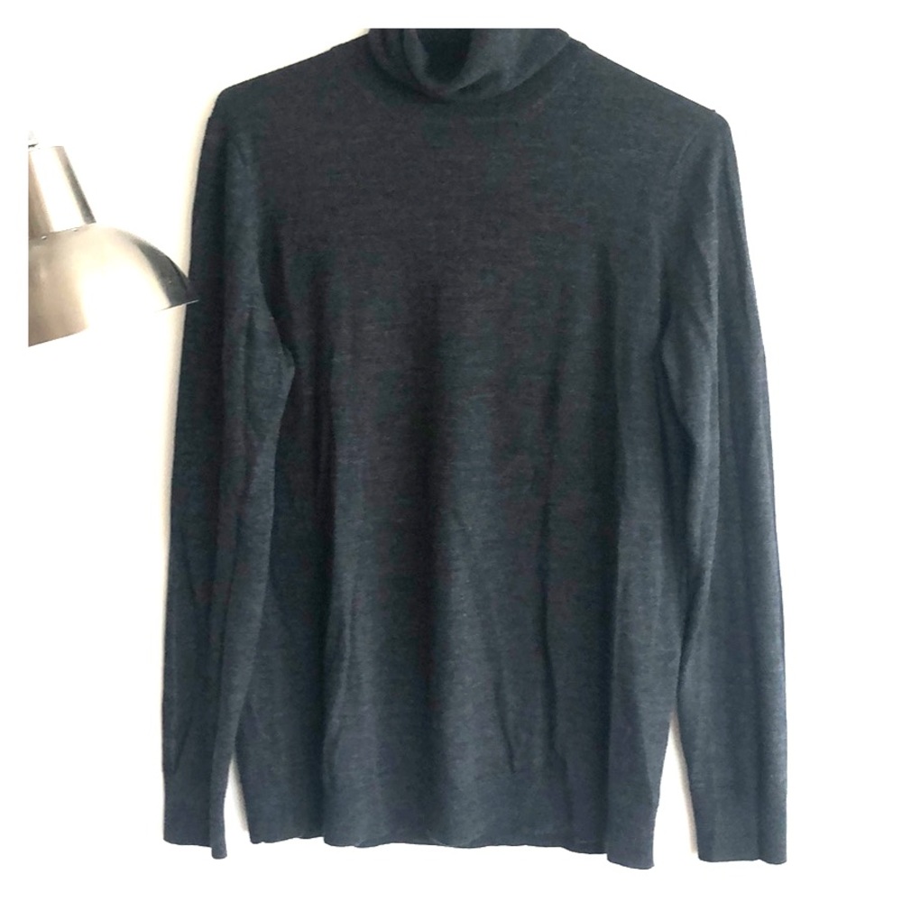 Uniqlo Merino wool turtleneck sweater